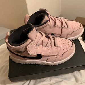 Girls Jordan retro (Velcro)